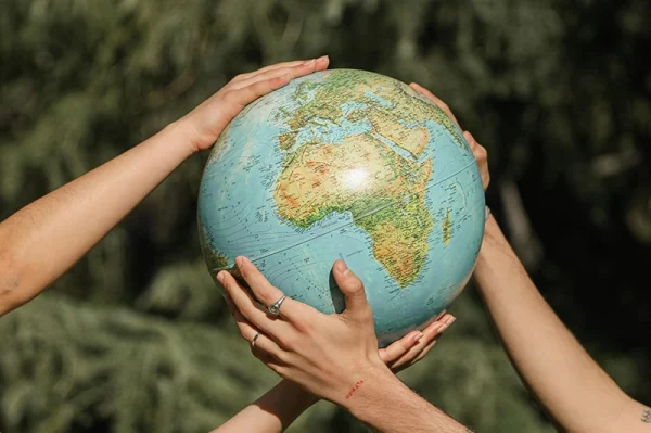 earth_holding earth_holding